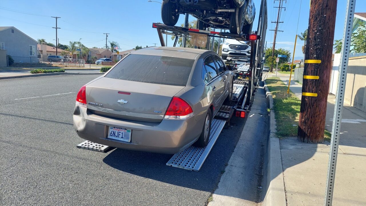 168 Car Shipping美国运车公司的运车价格计算方式透明合理，主要考虑以下因素：距离（最重要的因素）、车款和尺寸、油价波动、经济景气、季节因素、出发地和目的地之间的距离。 根据过去十年美国境内汽车托运费用的统计数据，通常1英里的托运费用在0.5-1.5美元之间，运输距离越远，每英里的平均价格越便宜，具体价格参考：洛杉矶运车到纽约（约2700英里）：1300-2000美元，洛杉矶运车到西雅图（约1000英里）：700-1100美元。 需要特别注意的是，季节也会影响托运运费，例如冬季从美国东岸运车到其他地区的价格比平常高约10-30%，主要是因为冬季积雪道路难行，托运汽车成本增加。